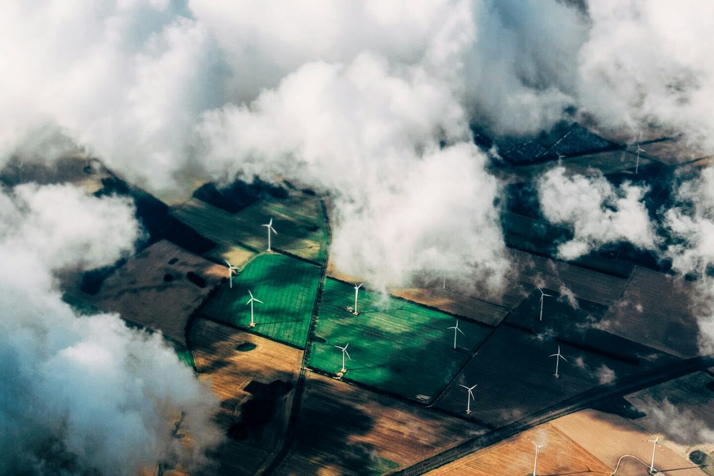 Zielona energia, twarde przepisy – gdzie kończy się wizja, a zaczyna rzeczywistość prawna
