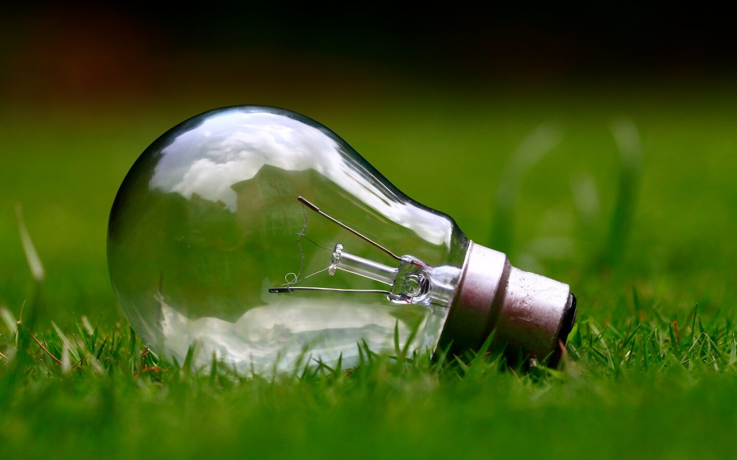 Prawo zielonej energii – dlaczego przyszłość OZE rozstrzyga się dziś nie tylko na rynku, ale też w przepisach